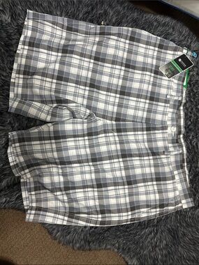Haggar Men's Gray & White Plaid Flat Front Shorts